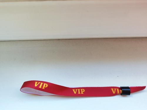 Vip armbänder unbenutzt rot - vip,
