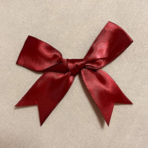 Rote satin geschenkschleifen - rote,